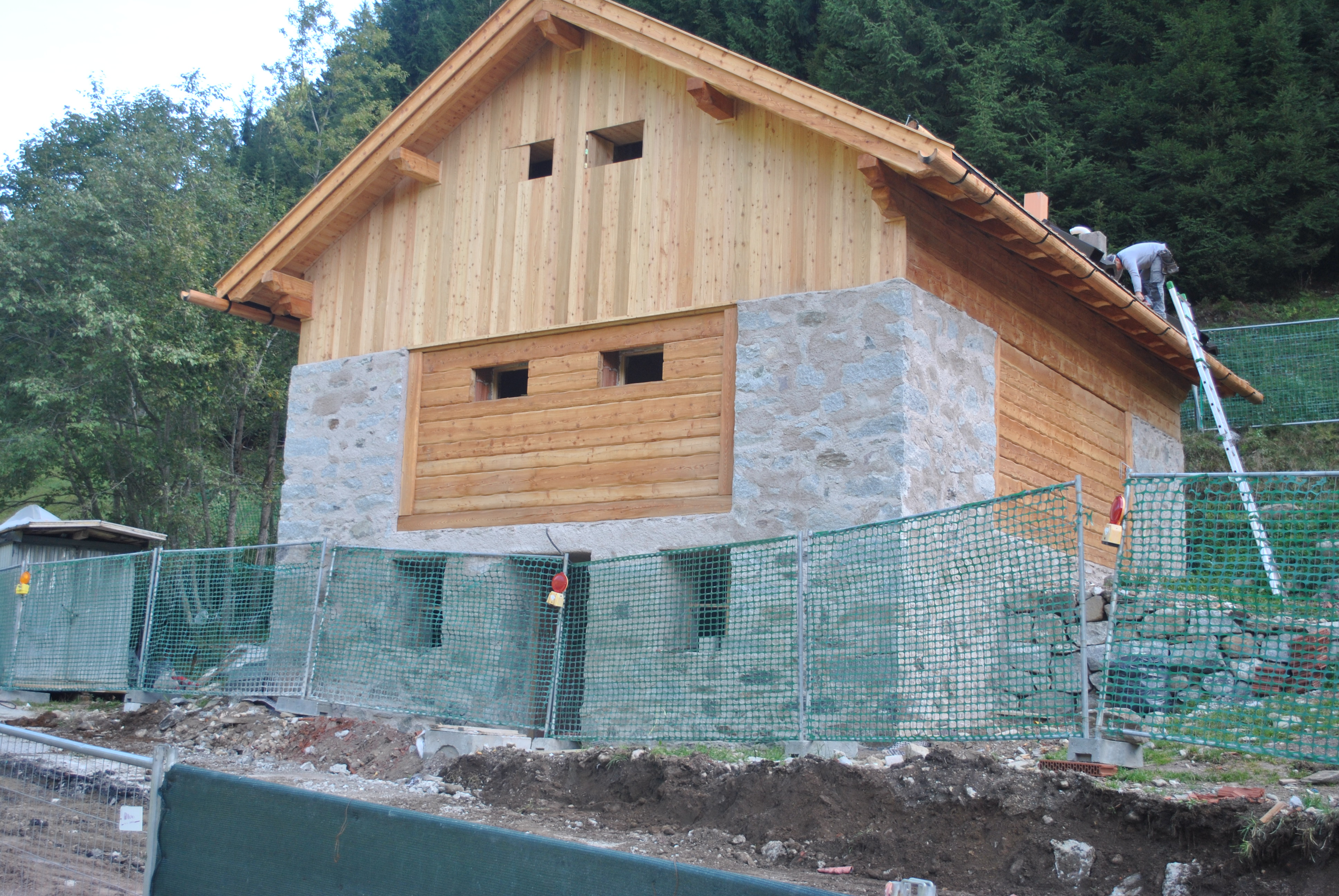 Ristrutturazione e trasformazione a “vacanze in baita” di casere in Loc. Val Campelle